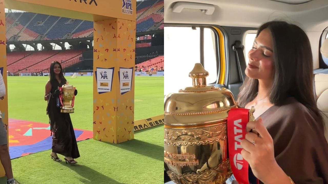 ફાઇનલના એક દિવસ પહેલાં આયોજિત ખાસ કાર્યક્રમ દરમિયાન એક પીળી કારમાંથી ઉતરી આવેલી યુવતીએ IPL 2026ની ટ્રોફી સ્ટેજ પર પહોંચાડી હતી. તેના આત્મવિશ્વાસભર્યા અંદાજ અને ગ્રેસફુલ પ્રેઝન્સે દર્શકોનું ધ્યાન ખેંચી લીધું. થોડા જ કલાકોમાં આ વીડિયો સોશિયલ મીડિયા પર લાખો લોકો સુધી પહોંચી ગયો અને યુવતી વિશે જાણવાની ઉત્સુકતા વધી.વાયરલ વીડિયોમાં યુવતી બ્રાઉન રંગની સાડી અને મેચિંગ સ્લીવલેસ બ્લાઉઝમાં જોવા મળી હતી. ખુલ્લા વાળ અને સરળ છતાં આકર્ષક લુકે તેના વ્યક્તિત્વને વધુ નિખાર્યું હતું. IPL ટ્રોફી સાથેની તેની એન્ટ્રીએ ક્રિકેટ ચાહકો અને સોશિયલ મીડિયા યુઝર્સ બંનેને પ્રભાવિત કર્યા હતા.
