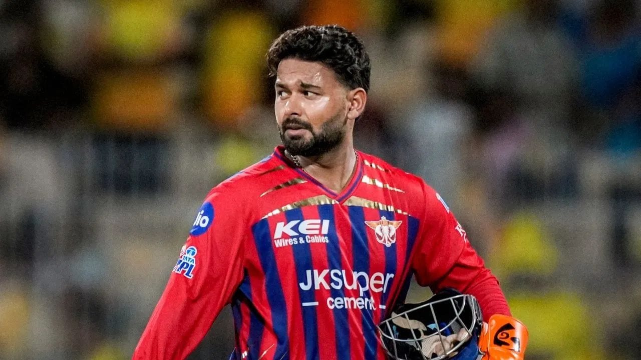 IPL 2026 ના અંતના થોડા દિવસો પછી જ ટ્રેડિંગ વિન્ડો ખુલી ગઈ, અને પહેલા જ ટ્રેડે બધાને આશ્ચર્યચકિત કરી દીધા. IPL ઇતિહાસના સૌથી મોંઘા ખેલાડી રિષભ પંતને લખનૌ સુપર જાયન્ટ્સે સ્પિનર કુલદીપ યાદવ માટે દિલ્હી કેપિટલ્સ સાથે ટ્રેડ કર્યો.