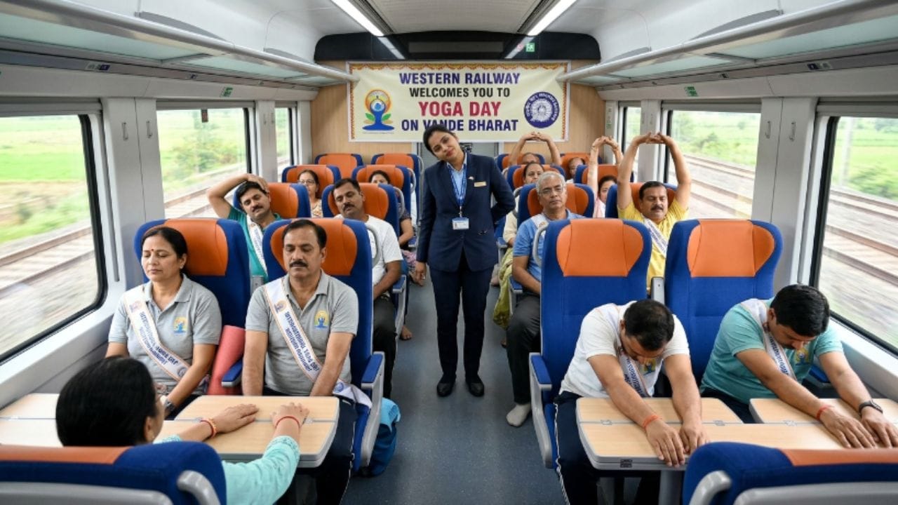 અમદાવાદ મંડળ અગાઉ અમદાવાદ, મહેસાણા, પાલનપુર અને ગાંધીધામ સહિતના સ્ટેશનો પર સફળ યોગ શિબિરો યોજી ચૂક્યું છે. “Yoga for Healthy Ageing” થીમ હેઠળ આયોજિત આ કાર્યક્રમ દ્વારા પશ્ચિમ રેલવે સ્વસ્થ જીવન અને સામૂહિક કલ્યાણનો સંદેશ વધુ વ્યાપક સ્તરે પહોંચાડવાનો પ્રયાસ કરી રહી છે. રેલવે તંત્રએ મુસાફરો અને કર્મચારીઓને આ યોગ સત્રોમાં જોડાઈ વૈશ્વિક યોગ અભિયાનનો ભાગ બનવા અપીલ કરી છે.
