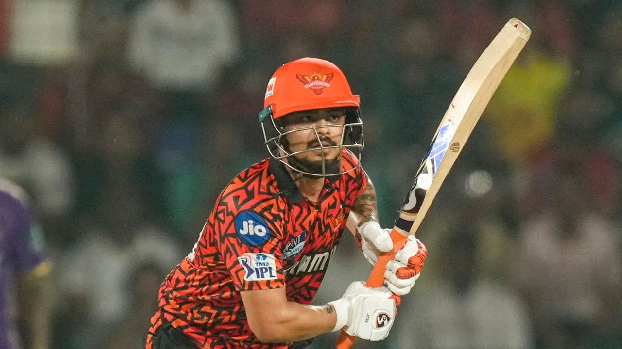 IPL 2026 માં કમિન્સનીન ગેરહાજરીમાં શરૂઆતમાં ઈશાને ટીમનું નેતૃત્વ કર્યું હતું અને સારી કપ્તાની કરી હતી. તેણે બેટિંગમાં પણ સારું પ્રદર્શન કર્યું હતું. તેણે IPL 2026 માં આઠ મેચમાં ટીમનું નેતૃત્વ કર્યું હતું, જેમાં પાંચમાં જીત અને ત્રણમાં હારનો સામનો કરવો પડ્યો હતો. આ આઠ મેચમાં કિશને 312 રન બનાવ્યા હતા, જેનાથી IPL માં તેના કુલ રન 602 થયા હતા.