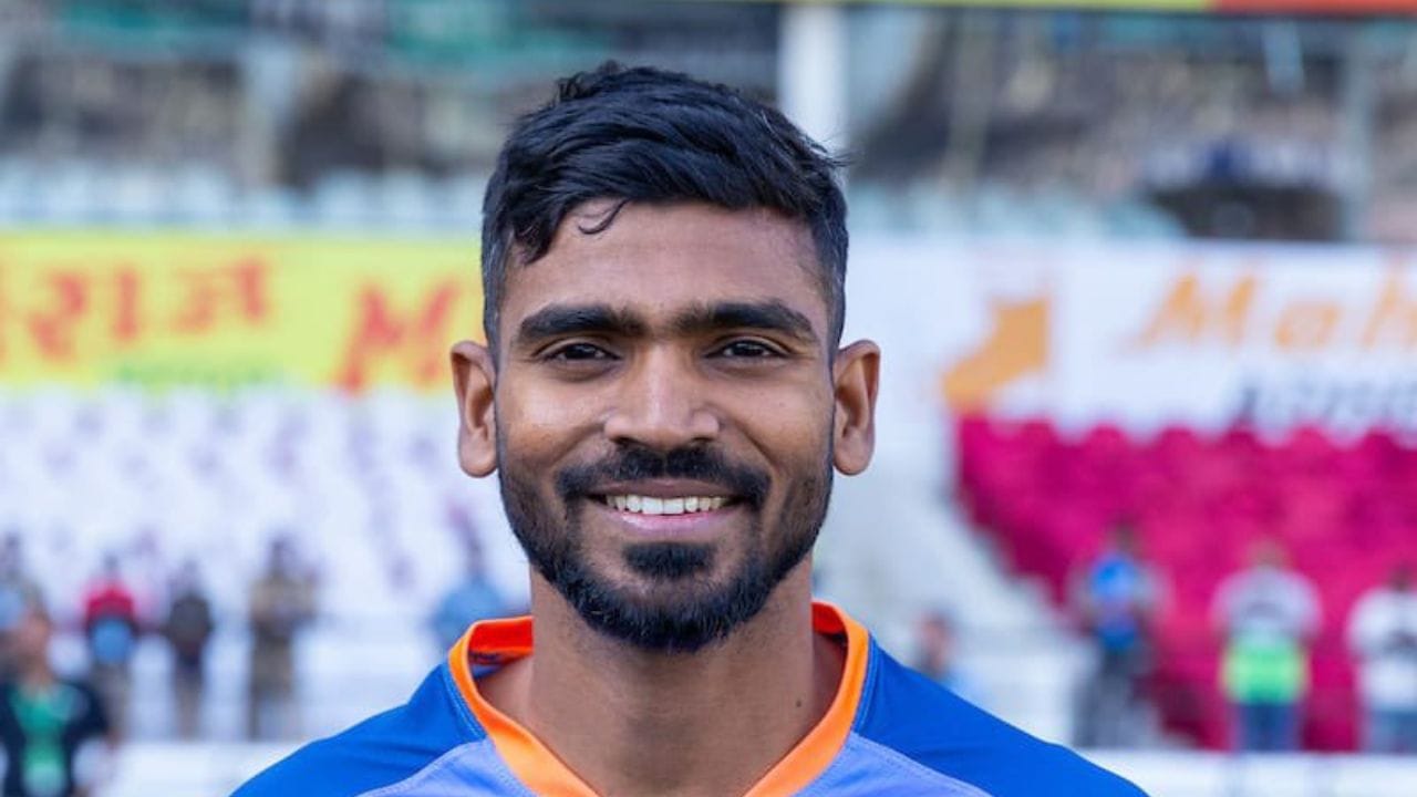 2021માં ભારતના ન્યૂઝીલેન્ડ પ્રવાસ દરમિયાન ડિફેન્ડિંગ વર્લ્ડ ટેસ્ટ ચેમ્પિયન ન્યૂઝીલેન્ડ સામે ભારત માટે પ્રથમ ટેસ્ટમાં મેદાનમાં ઉતર્યો. મેચમાં તેણે વિકેટ કીપિંગ કરી અને સ્ટમ્પ પાછળ 2 કેચ લીધા, અને ટોમ લેથમને 95 રનમાં આઉટ કર્યો, જેને અક્ષર પટેલની બોલિંગમાં સ્ટમ્પ આઉટ કર્યો.