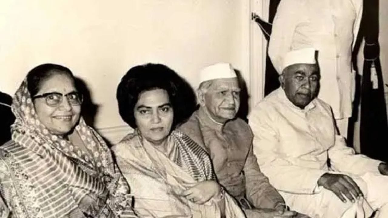 દાદાએ નાખ્યો હતો વ્યવસાયનો પાયો : લલિત મોદીના દાદા Gujarmal Modi પોતાના સમયના જાણીતા ઉદ્યોગપતિ હતા. તેમણે વર્ષ 1933માં ખાંડની મિલ શરૂ કરી હતી અને ત્યારબાદ મોદી એન્ટરપ્રાઇઝની સ્થાપના કરી હતી. માત્ર એટલું જ નહીં, તેમણે ઉત્તર પ્રદેશના મેરઠ નજીક મોદીનગર નામનું ઔદ્યોગિક શહેર પણ વિકસાવ્યું હતું. આ જ વ્યવસાયિક વારસાએ આગળ જઈને મોદી પરિવારને દેશના મોટા ઉદ્યોગગૃહોમાં સ્થાન અપાવ્યું.