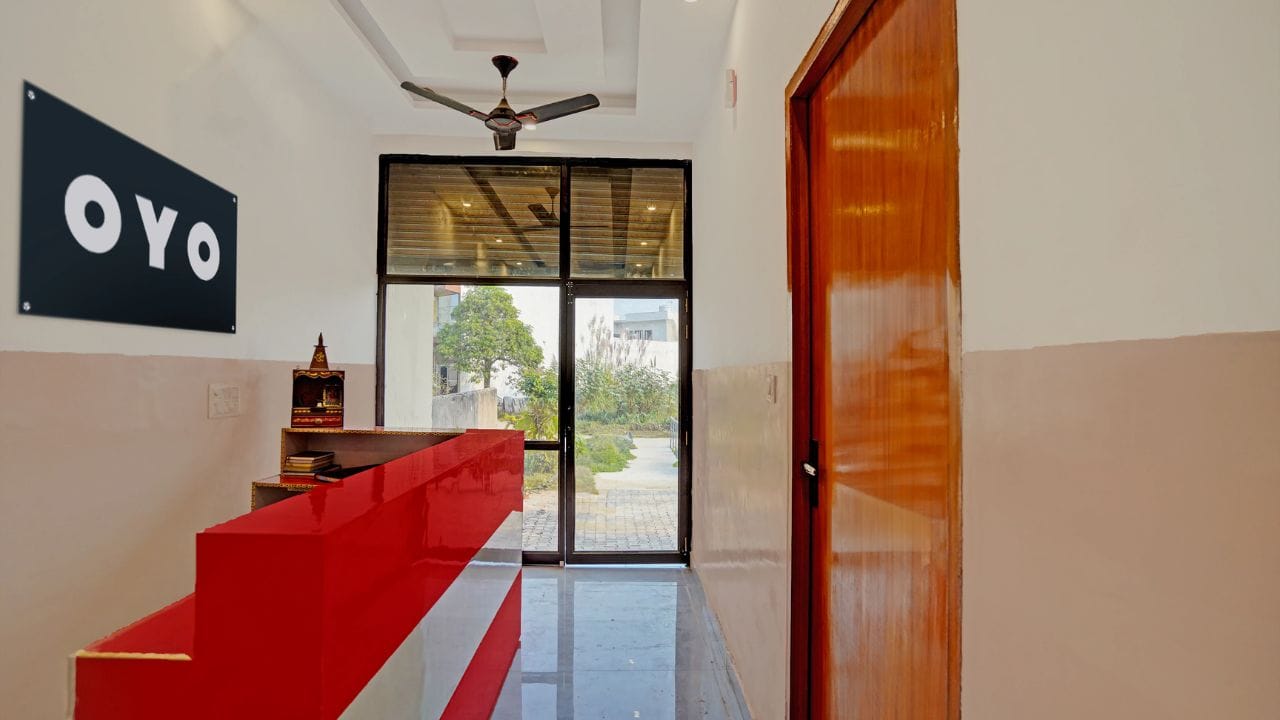 દેવામાં ઘટાડો અને નફાકારકતામાં સતત વધારો OYO માટે સકારાત્મક સંકેત છે. કંપનીનું માનવું છે કે મજબૂત બેલેન્સ શીટ અને સુધરતી નાણાકીય સ્થિતિ IPO બાદ શેરના પ્રદર્શનને પણ ટેકો આપી શકે છે. જોકે, કોઈપણ IPOમાં રોકાણ કરતા પહેલાં કંપનીના ડ્રાફ્ટ દસ્તાવેજો, જોખમો અને પોતાની નાણાકીય સ્થિતિનું મૂલ્યાંકન કરવું જરૂરી છે.(નોંધ : અહીં આપવામાં આવેલી માહિતી ફક્ત આપની જાણકારી માટે છે. કોઈ પણ રોકાણ કરવા પહેલા નિષ્ણાંતોની સલાહ લેવી જરૂરી છે.)