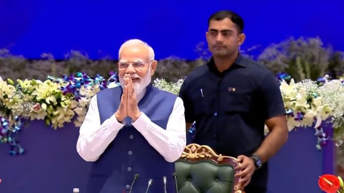 આજે દુનિયા વૈશ્વિક સમાધાન માટે ભારત તરફ જુએ છે: પીએમ નરેન્દ્ર મોદી