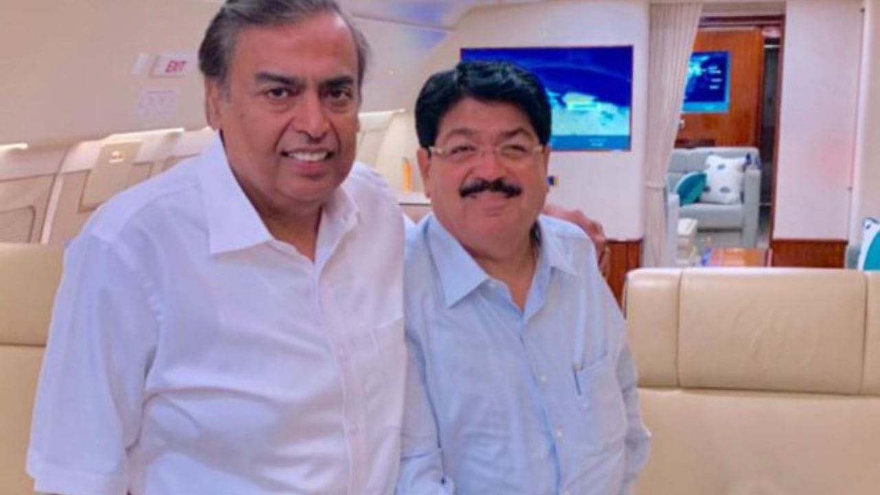પરિમલ નથવાણી ઝારખંડમાંથી ચોથીવાર રાજ્યસભામાં ચૂંટાઈ આવતા રાજ્યના વિકાસ માટે પ્રતિબદ્ધતા દર્શાવી છે.