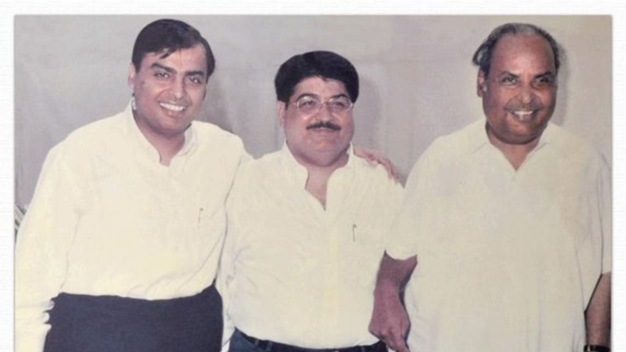 પરિમલ નથવાણીએ નેશનલ ઇન્સ્ટિટ્યૂટ ઓફ મેનેજમેન્ટ, અમદાવાદમાંથી મેનેજમેન્ટમાં પીએચ.ડી. કર્યું છે. તેમણે નેશનલ ઇન્સ્ટિટ્યૂટ ઓફ મેનેજમેન્ટ, મુંબઈમાંથી મેનેજમેન્ટમાં પ્રોફેશનલ ડોક્ટરેટની ડિગ્રી મેળવી છે. તેમણે મુંબઈમાંથી સ્નાતકની પદવી મેળવી છે.
