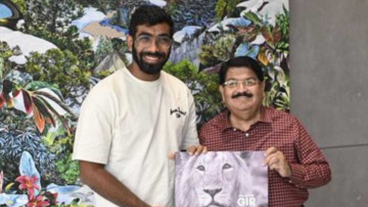 પરિમલ નથવાણીએ રિલાયન્સ ઇન્ડસ્ટ્રીઝ લિમિટેડની અનેક યોજનાઓનું નેતૃત્વ કર્યું છે, તેમજ ઝારખંડના સંસદ સભ્ય તરીકે, તેમણે PMSAGY યોજના હેઠળ દત્તક લીધેલા ગામડાઓના સુધારણા તરફ કામ કર્યું છે.