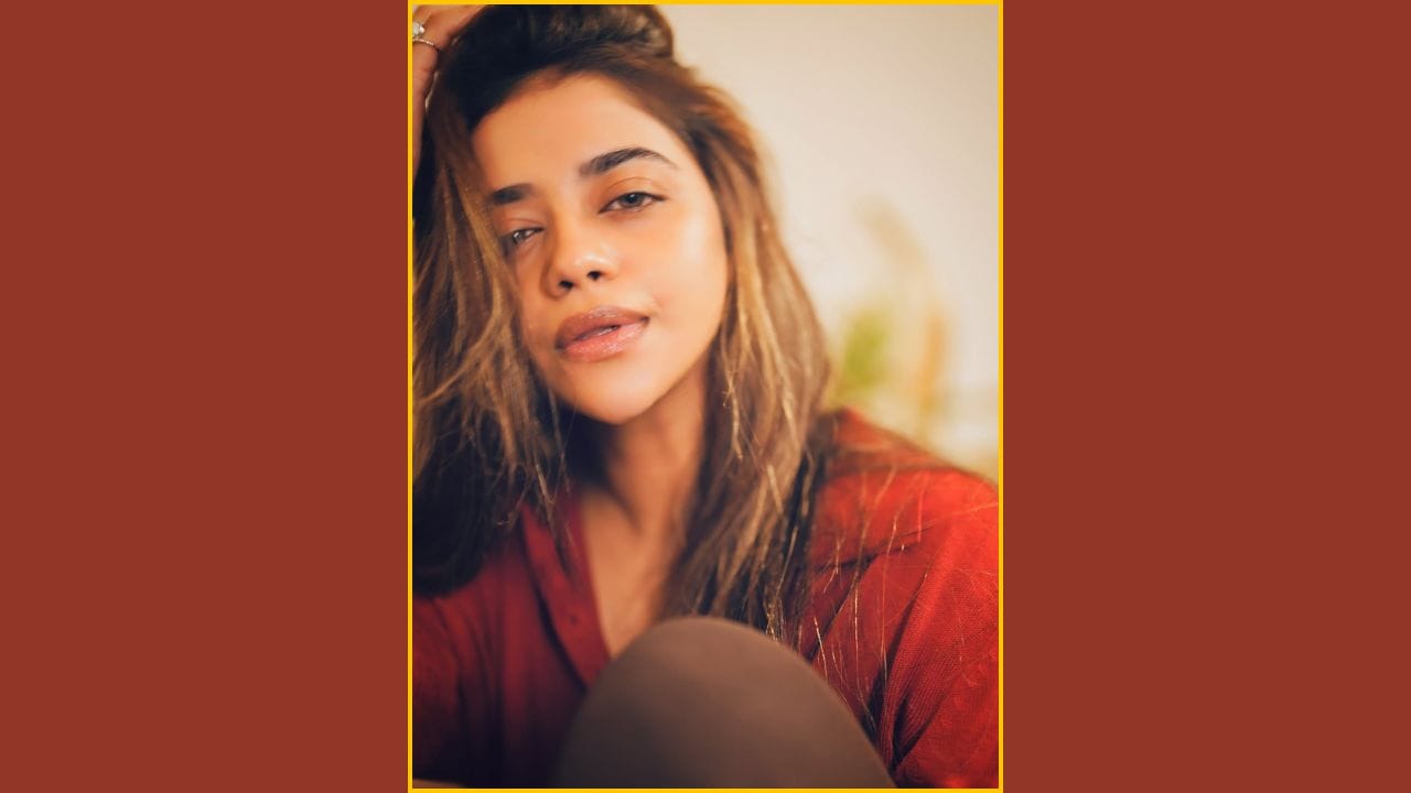 રવિ કિશનની દીકરી રીવાનો જન્મ 4 જુલાઈ 1996 ના રોજ મુંબઈમાં રવિ કિશન અને પ્રીતિ કિશનના ઘરે થયો હતો. તેને એક ભાઈ સક્ષમ અને બે બહેન તનિષ્ક-ઈશિતા શુક્લા છે. રીવાએ પોતાનો અભ્યાસ મુંબઈથી પૂરો કર્યો. બાદમાં અમેરિકાની એક્ટિંગ કોર્પ્સ ઇન્સ્ટિટ્યૂટમાંથી એક્ટિંગ અને ફિલ્મ નિર્માણમાં બેચલરની ડિગ્રી મેળવી.