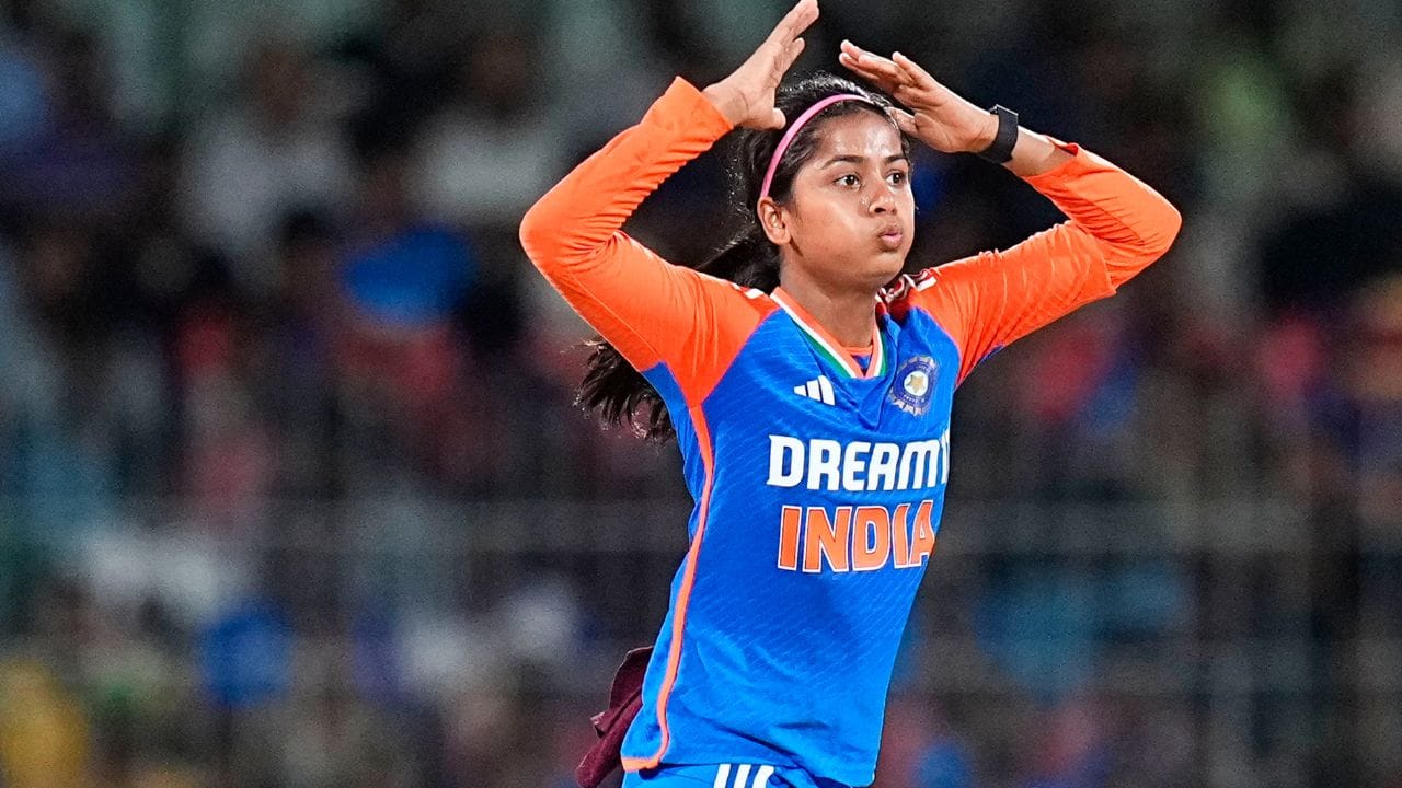 2024 ICC મહિલા T20 વર્લ્ડ કપ અને ઓક્ટોબર 2024 માં ન્યુઝીલેન્ડ સામેની તેમની ઘરેલુ ODI સીરિઝ માટે ભારતીય ટીમમાં સ્થાન આપવામાં આવ્યું હતું.