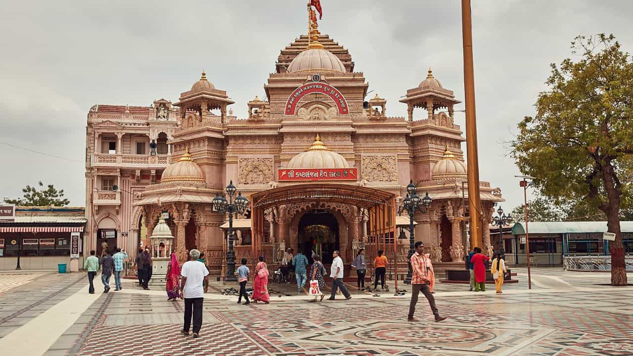 હનુમાનજી અઢારેય વરણના, તેના કોપી રાઈટ ન હોય!- સાળંગપુરના શ્રી કષ્ટભંજન મહારાજના નામે કરાયેલી પેટન્ટનો રાજ્યમાંથી ઉઠ્યો વિરોધ