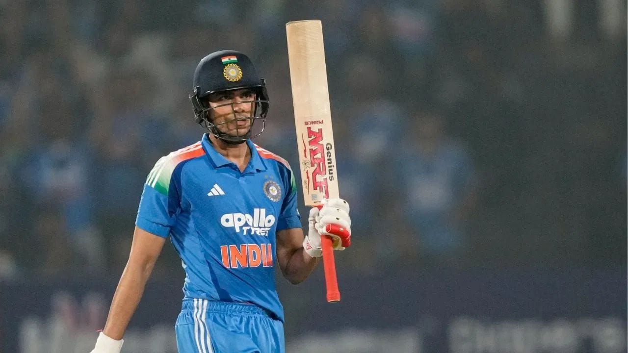 ICC દ્વારા જાહેર કરાયેલી લેટેસ્ટ ODI રેન્કિંગમાં શુભમન ગિલ ત્રણ સ્થાનનો ઉછાળો મેળવીને બીજા સ્થાને પહોંચી ગયો છે. 791 રેટિંગ પોઈન્ટ સાથે તે હવે વિશ્વનો બીજા ક્રમનો ODI બેટ્સમેન બની ગયો છે. ગિલ અગાઉ પાંચમા સ્થાને હતો, પરંતુ આ પ્રદર્શન બાદ તે સીધો ટોપ-2 માં પહોંચ્યો છે.