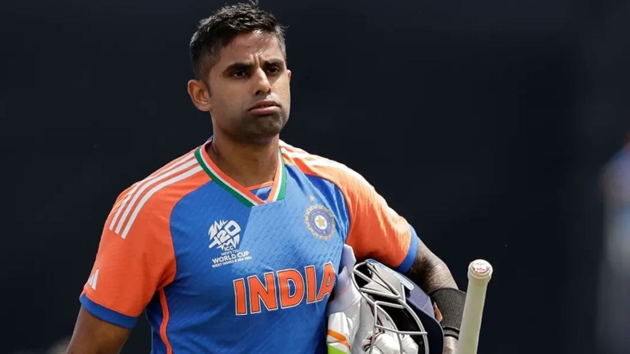 BCCI દ્વારા કેપ્ટન પદ પરથી હટાવવાના આઘાતજનક નિર્ણય બાદ, સૂર્યકુમાર યાદવે સોશિયલ મીડિયા પર પોતાની પહેલી પ્રતિક્રિયા આપી છે, જે હાલમાં ઇન્ટરનેટ પર વાયરલ થઈ રહી છે.