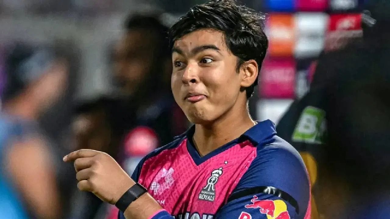 25 નવેમ્બર, 2024: 13 વર્ષની ઉંમરે, વૈભવ સૂર્યવંશી IPL હરાજીમાં વેચાયેલો સૌથી યુવા ખેલાડી બન્યો. 25 નવેમ્બર, 2024 ના રોજ યોજાયેલી IPL 2025 ની હરાજીમાં રાજસ્થાન રોયલ્સ દ્વારા તેને 1.10 કરોડ રૂપિયામાં ખરીદવામાં આવ્યો હતો.