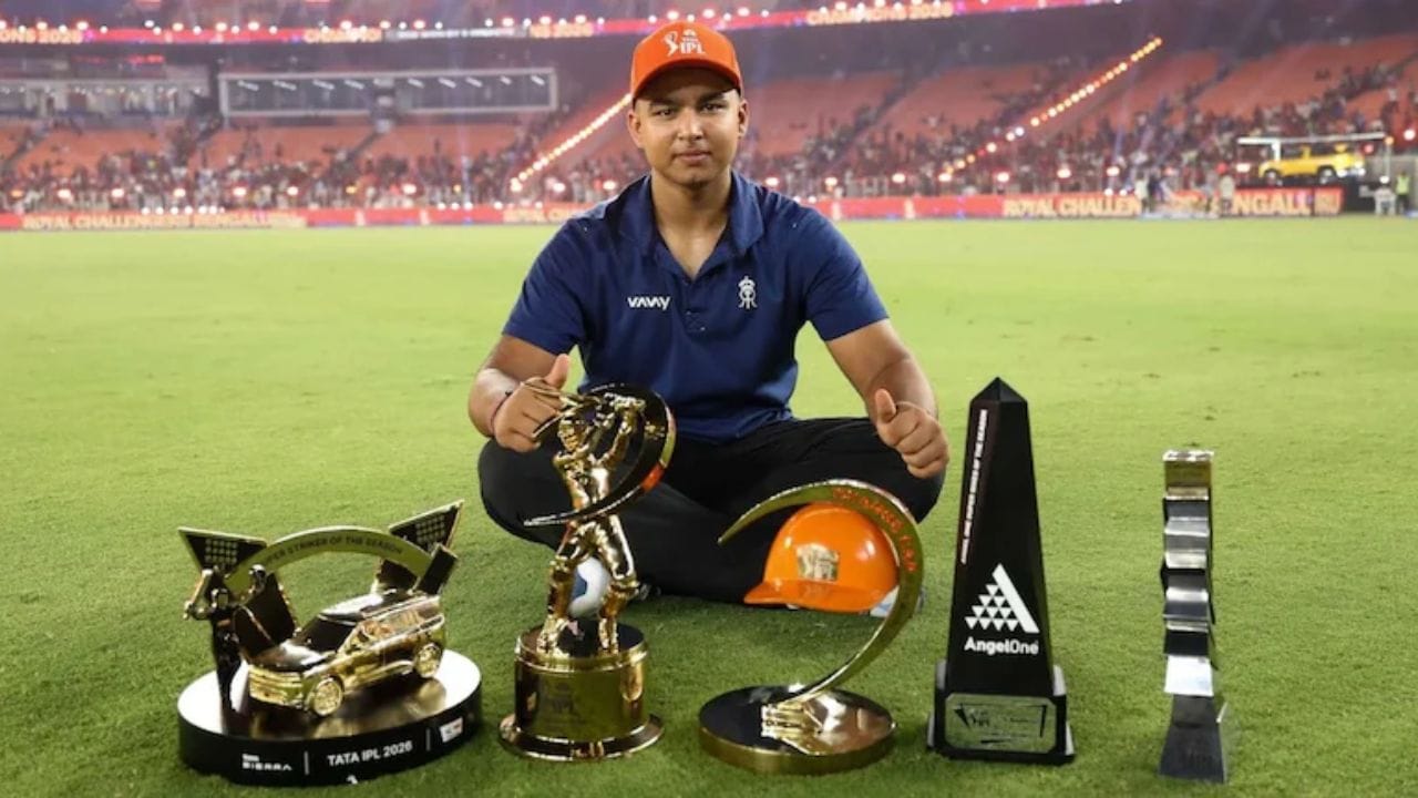 IPL 2026માં વૈભવે રાજસ્થાન રોયલ્સ તરફથી રમતાં 16 મેચમાં 776 રન ફટકાર્યા હતા. સમગ્ર સિઝન દરમિયાન તેમનો સરેરાશ 48.50 રહ્યો હતો, જ્યારે તેમણે કુલ 72 છગ્ગા ફટકારીને એક નવો રેકોર્ડ પણ નોંધાવ્યો હતો. સૌથી વધુ રન બનાવનાર ખેલાડી તરીકે તેમને ઓરેન્જ કેપ એનાયત કરવામાં આવી હતી.