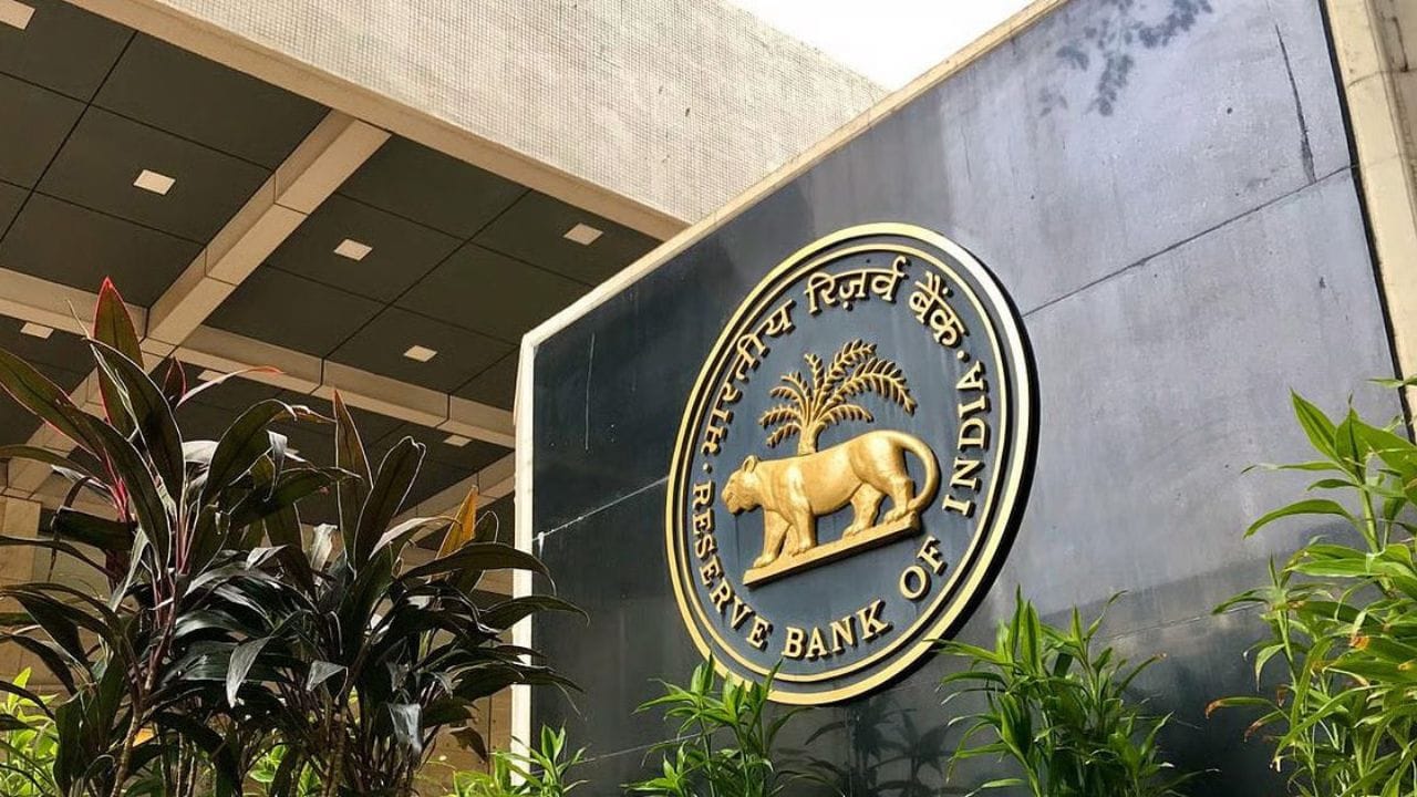 ભારતીય રિઝર્વ બેંક (RBI) મોંઘવારીને નિયંત્રિત કરવા માટે મુખ્યત્વે રિટેલ ઈન્ફ્લેશનને આધાર માને છે. સરકારનો લક્ષ્ય મોંઘવારીને 4 ટકા આસપાસ રાખવાનો છે, જેમાં 2 ટકાનો ઉપર-નીચેનો સહનશીલતા માપદંડ રાખવામાં આવ્યો છે.