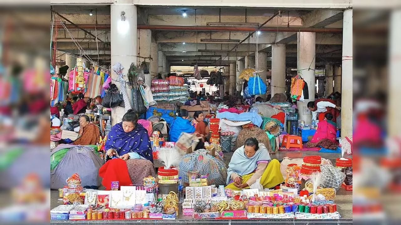 આ વિશિષ્ટ બજાર ઉત્તરપૂર્વીય રાજ્ય મણિપુરમાં સ્થિત છે. રાજધાની ઇમ્ફાલમાં સ્થિત, તેને 'ઈમા કીથેલ' તરીકે ઓળખવામાં આવે છે. એક નામ જેનો સ્થાનિક ભાષામાં અનુવાદ "મહિલાઓનું બજાર" થાય છે.(ફોટો ક્રેડિટ-Google)