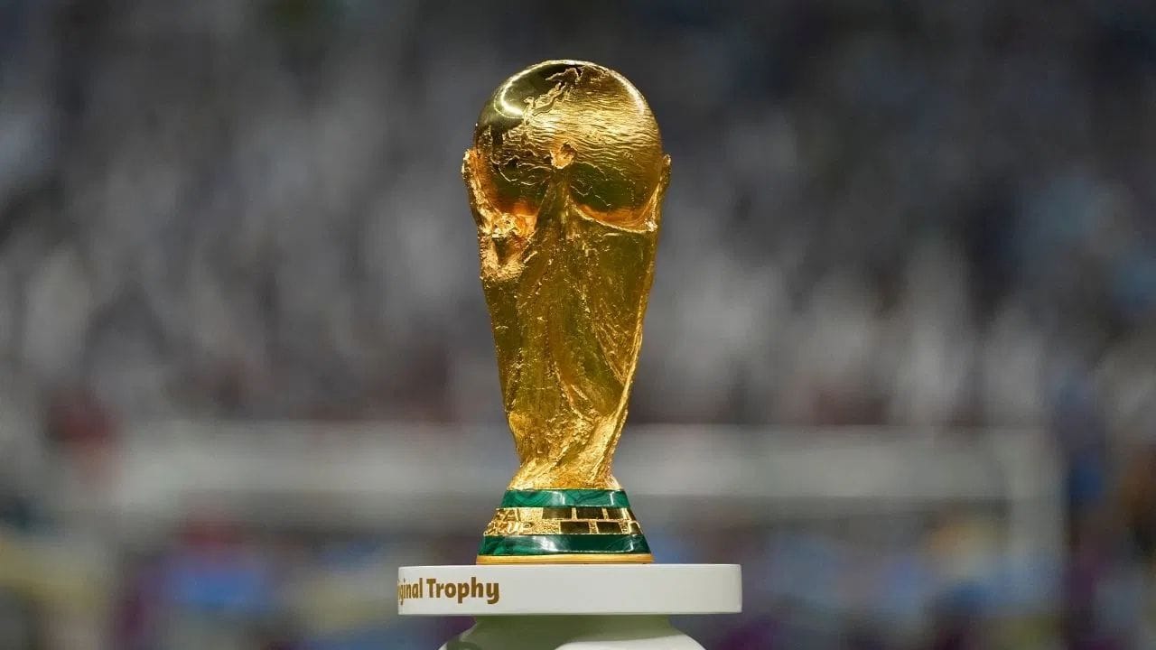 2026 ફિફા વર્લ્ડ કપ 11 જૂને યુનાઈટેડ સ્ટેટ્સ, મેક્સિકો અને કેનેડામાં શરૂ થશે, જેમાં 48 ટીમો વિશ્વની સૌથી પ્રતિષ્ઠિત અને સૌથી મોંઘી ટ્રોફી માટે સ્પર્ધા કરશે. આ ટુર્નામેન્ટમાં અનેક રેકોર્ડ તૂટવાના છે, પરંતુ શું ફાઈનલમાં સૌથી વધુ ગોલ કરવાનો નવો રેકોર્ડ બનશે?