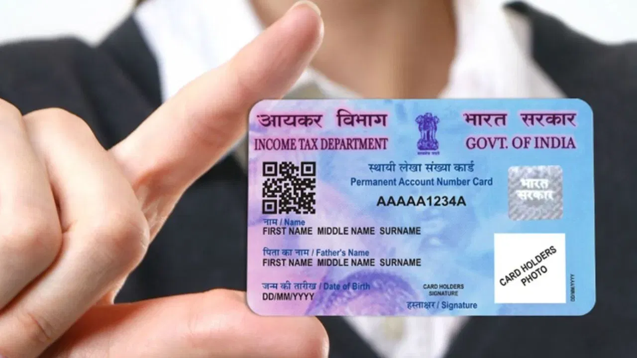 અહી તમે 'Application Type' હેઠળ 'Changes or Correction in PAN Data' વિકલ્પ પસંદ કરો. શ્રેણી વિભાગ હેઠળ 'Category'માં 'Individual પસંદ કરો, જે બાદ તમારો હાલનો PAN નંબર દાખલ કરો અને ફોર્મ ભરો.