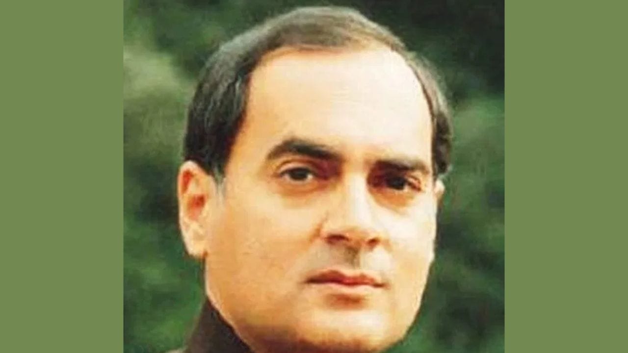 રાજીવ ગાંધીએ 31 ઓક્ટોબર, 1984 ના રોજ, ઇન્દિરાની દુ:ખદ હત્યાના દિવસે, આગામી વડા પ્રધાન તરીકે શપથ લીધા હતા. 1984 ની શરૂઆતમાં લોકસભાની ચૂંટણીમાં કોંગ્રેસે પ્રચંડ વિજય મેળવ્યો હતો. રાજીવ ગાંધી ફરી એકવાર વડા પ્રધાન તરીકે શપથ લીધા હતા. જોકે, 1989 ની ચૂંટણીમાં કોંગ્રેસની હાર સાથે, તેમણે 2 ડિસેમ્બર, 1989 ના રોજ રાજીનામું આપ્યું. રાજીવ ગાંધીએ 1,858 દિવસ સુધી વડા પ્રધાન તરીકે સેવા આપી.
