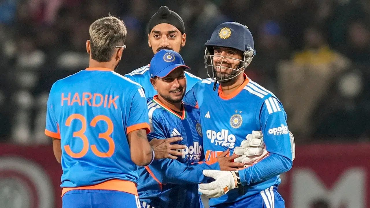 એવા અહેવાલો છે કે ભારત-શ્રીલંકા T20 શ્રેણી રદ થઈ શકે છે. BCCI અને શ્રીલંકા ક્રિકેટ બોર્ડ શ્રેણી અંગે વાટાઘાટો કરી રહ્યા છે, પરંતુ હવે તે અશક્ય લાગે છે. 