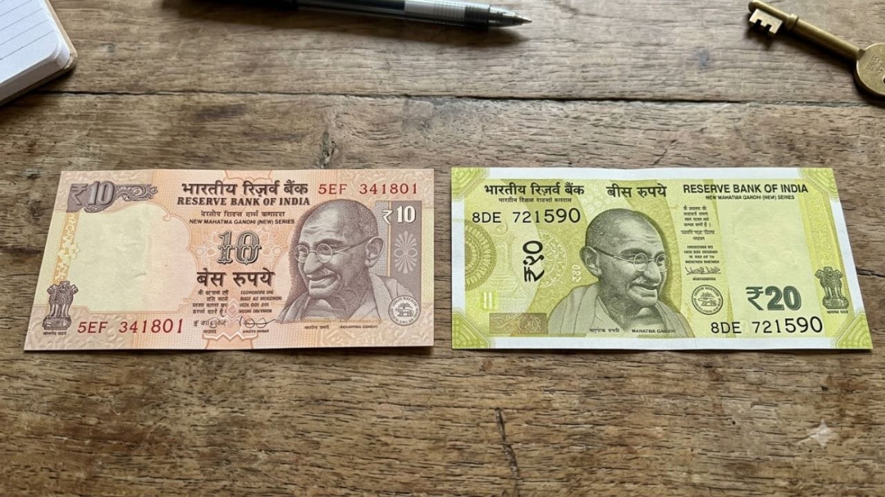 આ યોજના અંતર્ગત સૌથી પહેલા ₹10 અને ₹20ના મૂલ્યના પ્લાસ્ટિક નોટ બહાર પાડવામાં આવશે. શરૂઆતમાં તેને એક ટ્રાયલ (પાયલટ પ્રોજેક્ટ) તરીકે બજારમાં ઉતારવામાં આવશે. જો આ ટ્રાયલ સફળ રહેશે, તો પછી તેને નિયમિત રીતે દેશભરમાં ચલાવવામાં આવશે.