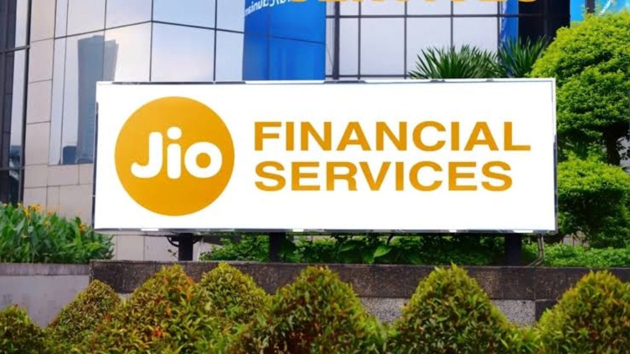 Jio Financialએ જણાવ્યું કે કંપનીને પ્રેફરન્શિયલ વોરંટ ઈશ્યૂ હેઠળ પ્રમોટર્સ પાસેથી રૂ. 5,934 કરોડનો બીજો હપ્તો મળ્યો છે. આ સાથે કુલ મૂડી રોકાણ રૂ. 9,890 કરોડ થયું છે. બાકીના રૂ. 6,000 કરોડ આગામી ક્વાર્ટરમાં મળવાની અપેક્ષા છે, જે કંપનીના ભવિષ્યના વિકાસ માટે મૂડી આધારને વધુ મજબૂત બનાવશે. (Image Source | Jio)