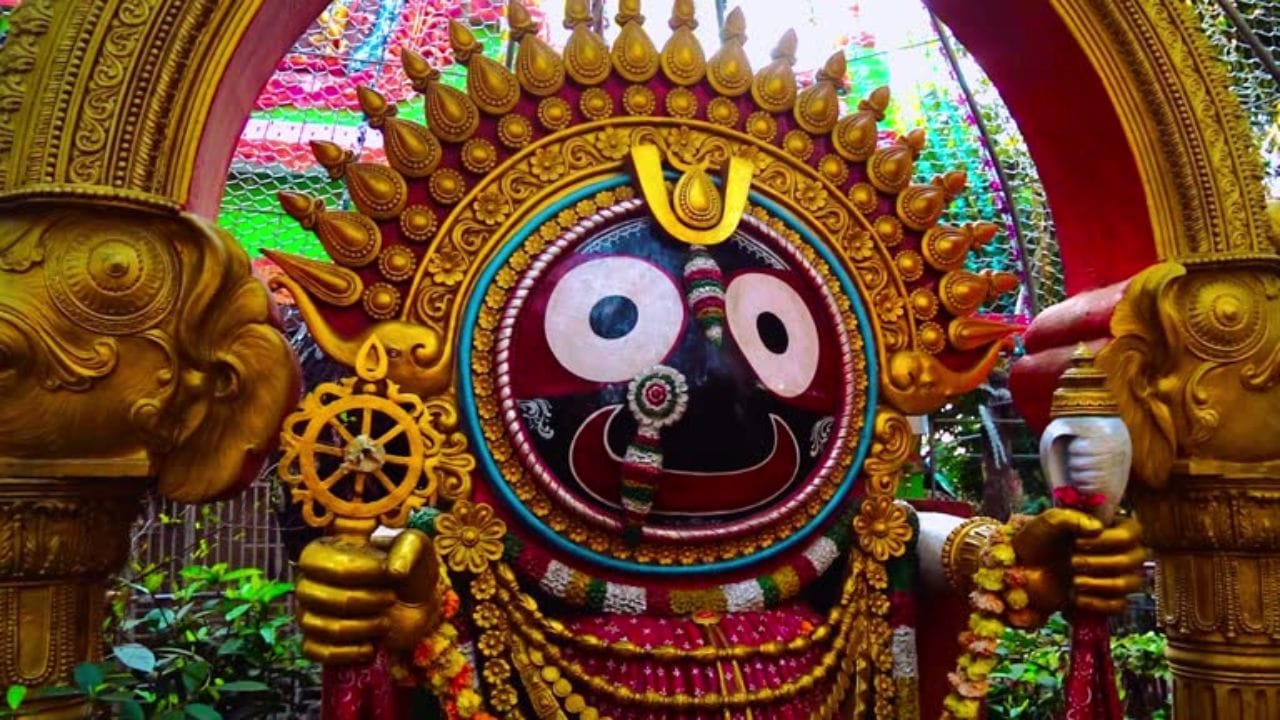 ભગવાન જગન્નાથજીની આંખોને તેમની સર્વદર્શિતા, જ્ઞાન, કરુણા અને દયાનું પ્રતિક માનવામાં આવે છે. તેથી માન્યતા છે કે ભગવાન પોતાની વિશાળ આંખોથી સમગ્ર સૃષ્ટિ અને પોતાના ભક્તોની ભાવનાઓને જોઈ શકે છે. (Image Source | iStock)