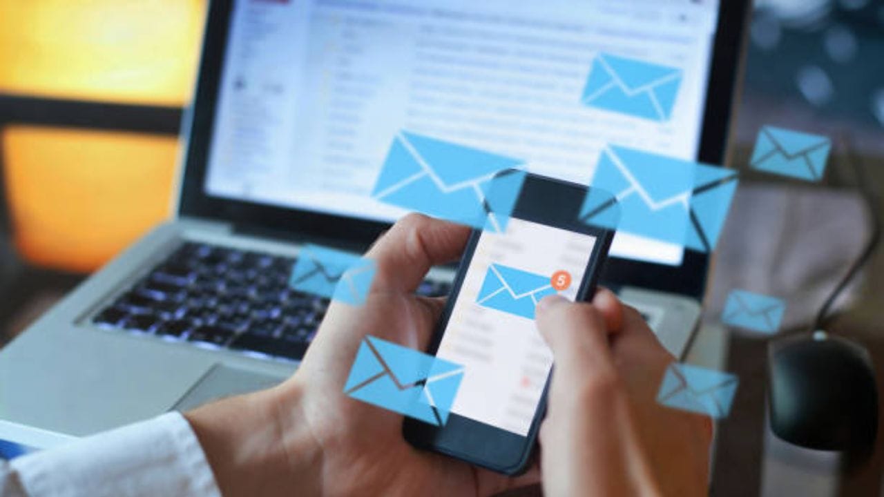 જરૂર પડ્યે તમે જૂના Gmail Addressનો ફરીથી ઉપયોગ પણ કરી શકો છો. Google દર 12 મહિનામાં માત્ર એક જ વખત નવું gmail.com address બનાવવાની મંજૂરી આપે છે. (Image Source | iStock)