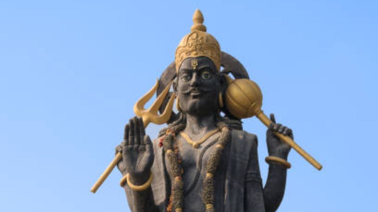 નોંધ : આ સમાચારમાં આપેલી માહિતી ધાર્મિક માન્યતાઓ અને સામાન્ય માહિતી પર આધારિત છે. TV9 ગુજરતી તેનું સમર્થન કરતું નથી. (Image Source | iStock)