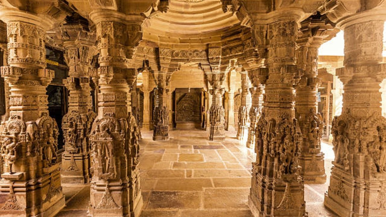 નોંધ : આ સમાચારમાં આપેલી માહિતી ધાર્મિક માન્યતાઓ અને સામાન્ય માહિતી પર આધારિત છે. TV9 ગુજરતી તેનું સમર્થન કરતું નથી. (Image Source | iStock)