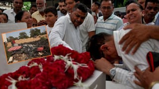 Ahmedabad Plane Crash Tragedy: AAIBએ સુપ્રીમ કોર્ટમાં રજૂ કરેલા સોગંદનામા સામે મૃતકોના પરિજનોએ રિપોર્ટ સાર્વજનિક કરવાની કરી માગ