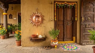Vastu Tips: ઘરના મુખ્ય દ્વાર પર તાંબાનો સૂર્ય લગાવવાના છે અનેક ફાયદા, જાણો સાચી દિશા અને વાસ્તુ નિયમો