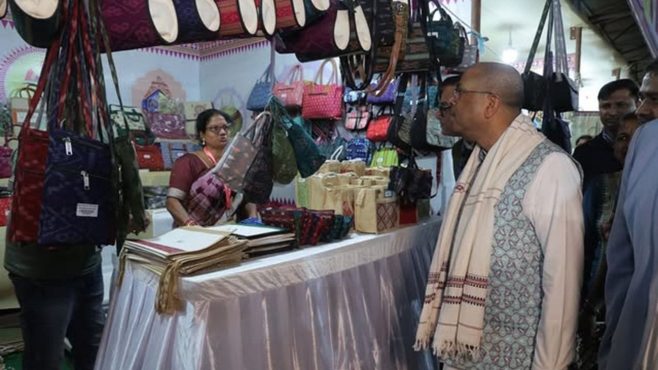 ધર્મેન્દ્ર પ્રધાનના શિક્ષણ અંગે જો આપણે વાત કરીએ તો. ધર્મેન્દ્ર પ્રધાને 1990માં ઓડિશાની તાલચર કોલેજમાંથી માનવશાસ્ત્ર (સમાજશાસ્ત્ર) માં એમએ કર્યું હતું.
