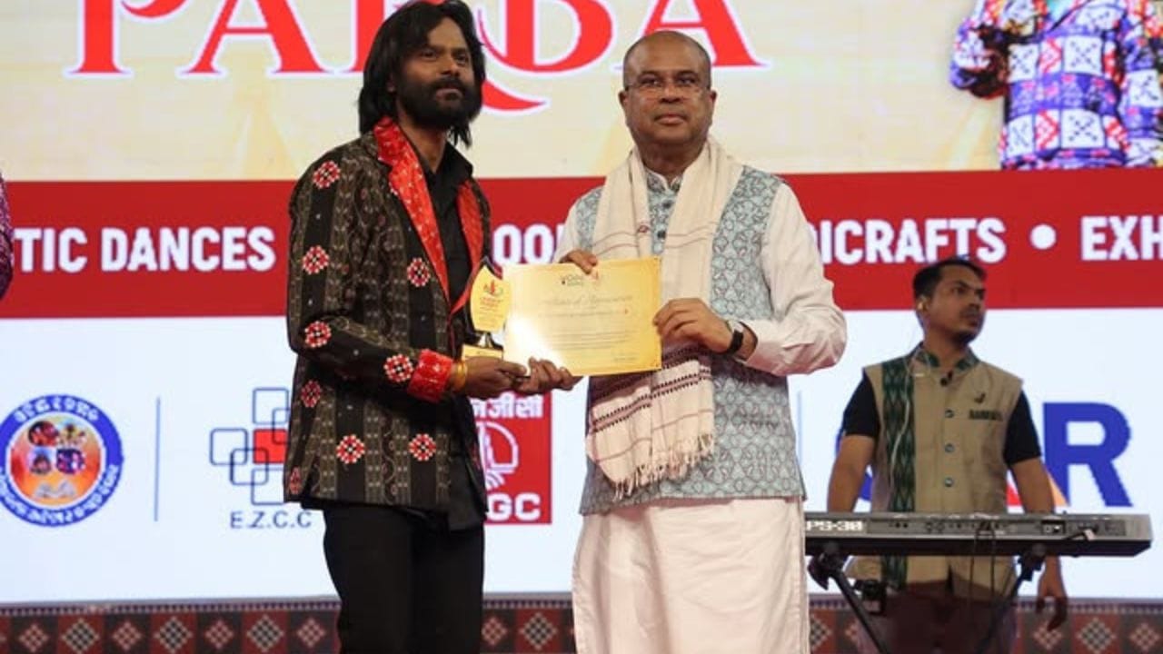 તાલચેર 57 વર્ષીય ધર્મેન્દ્ર પ્રધાનનું વતન પણ છે, જેઓ અહીં મોટા થયા હતા. તેમનો જન્મ 26 જૂન 1969ના રોજ ઓડિશાના અંગુલ જિલ્લાના તાલચેરમાં થયો હતો.