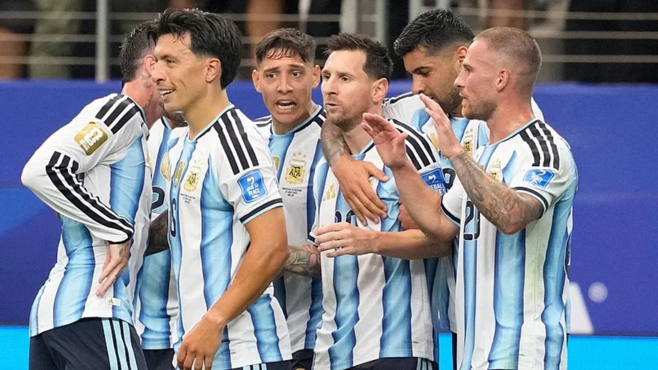 ડિફેન્ડિંગ ચેમ્પિયન આર્જેન્ટિનાએ FIFA વર્લ્ડ કપ 2026ના રાઉન્ડ ઓફ 32માં મોટી મુશ્કેલી વચ્ચે જીત નોંધાવી છે. ટૂર્નામેન્ટમાં પ્રથમ વખત રમતી કેપ વર્ડેની ટીમે આર્જેન્ટિનાને અંતિમ ક્ષણ સુધી જોરદાર પડકાર આપ્યો હતો.
