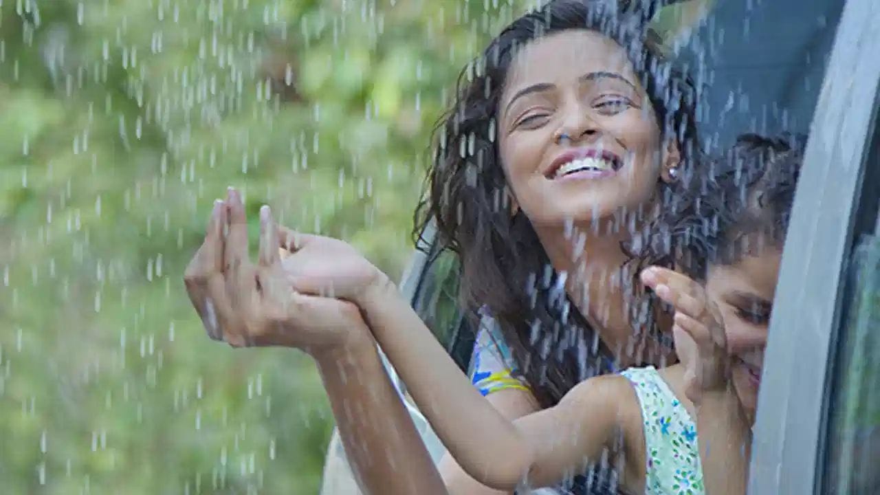 ચોમાસાની ઋતુ સોહામણી તો હોય જ છે પરંતુ તે પોતાની સાથે ઘણી બધી સમસ્યાઓ પણ લઈને આવે છે. આ મોસમ શરદી-ઉધરસ, વાયરલ ઇન્ફેક્શન અને બંધ નાક જેવી સમસ્યાઓનું કારણ પણ બને છે, જેનાથી લોકો ખૂબ જ હેરાન રહે છે. 