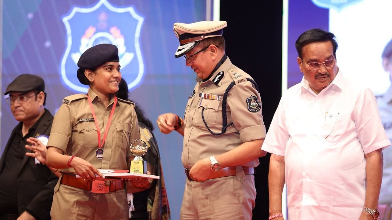 Gehlot ગેહલોત અટકનો ઉદ્ભવ પ્રાચીન ગુહિલોત રાજપૂત વંશમાંથી થયો હોવાનું વ્યાપકપણે સ્વીકારવામાં આવે છે. મેવાડના ગૌરવશાળી ઇતિહાસ, શૌર્ય, સ્વાભિમાન, રાજધર્મ અને સાંસ્કૃતિક વારસાને આગળ વધારવામાં આ વંશે અસાધારણ યોગદાન આપ્યું છે. ભારતીય ઇતિહાસમાં ગેહલોત વંશને શૌર્ય, સ્વતંત્રતા અને રાજપૂત ગૌરવના પ્રતીક તરીકે આજે પણ સન્માનપૂર્વક યાદ કરવામાં આવે છે.
All Credit : Insragram