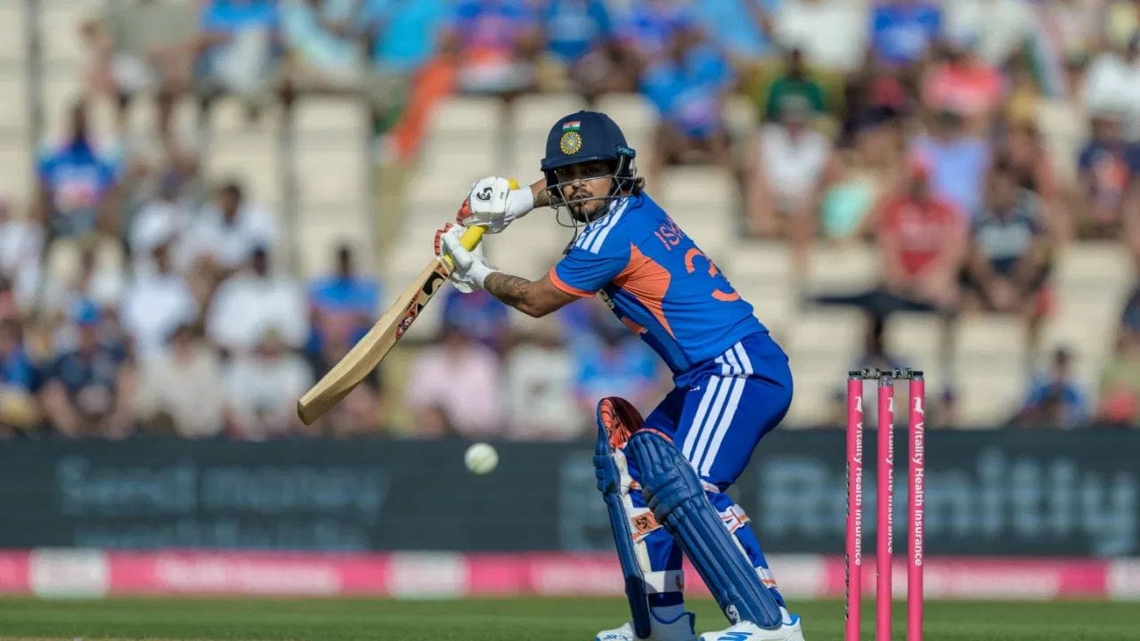 ઝિમ્બાબ્વે પ્રવાસ દરમિયાન ઈશાન કિશને ત્રણ T20 મેચોમાં 48.33 ની સરેરાશથી 145 રન બનાવ્યા હતા. તેનો સ્ટ્રાઇક રેટ 154 થી વધુ હતો. આ શ્રેણીમાં તેના પ્રદર્શનને કારણે તેના રેટિંગ પોઈન્ટમાં વધારો થયો છે. (PC: PTI)