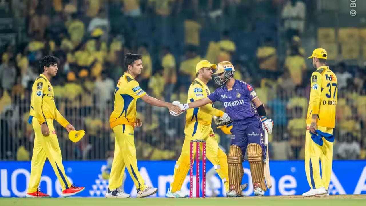 રિપોર્ટ્સ અનુસાર, ઈજાના કારણે ધોની IPL 2026માં એક પણ મેચ રમી શક્યા નહોતા. હવે તેઓ IPL 2027માં ખેલાડી તરીકે પરત ફરશે કે નહીં તે અંગે અંતિમ નિર્ણય તેમના પર નિર્ભર છે. જો તેઓ રમવાનું પસંદ નહીં કરે, તો CSK તેમને સત્તાવાર રીતે મેન્ટર તરીકે ટીમ સાથે જોડવાની શક્યતા છે.