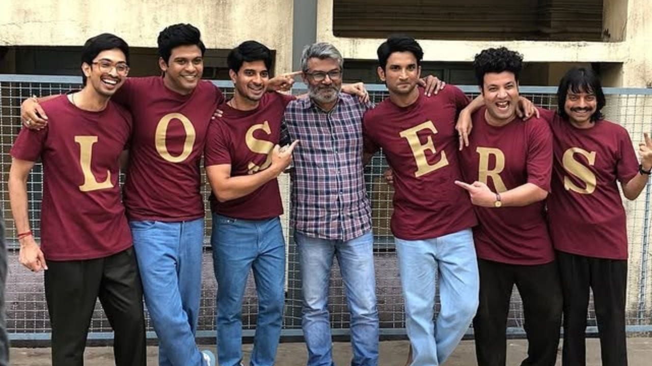  તેમણે ચિલ્લર પાર્ટી 2011માં સહ-લેખક અને સહ-દિગ્દર્શક તરીકે શરૂઆત કરી હતી, જેના કારણે તેમને બે રાષ્ટ્રીય ફિલ્મ પુરસ્કારો મળ્યા હતા, જેમાં શ્રેષ્ઠ બાળકોની ફિલ્મ અને શ્રેષ્ઠ પટકથાનો સમાવેશ થાય છે.