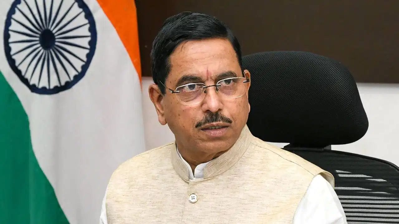 Breaking News: પ્રહલાદ જોશીને સોંપાઈ શિક્ષણ મંત્રાલયની જવાબદારી, ધર્મેન્દ્ર પ્રધાનનું રાજીનામું મંજૂર