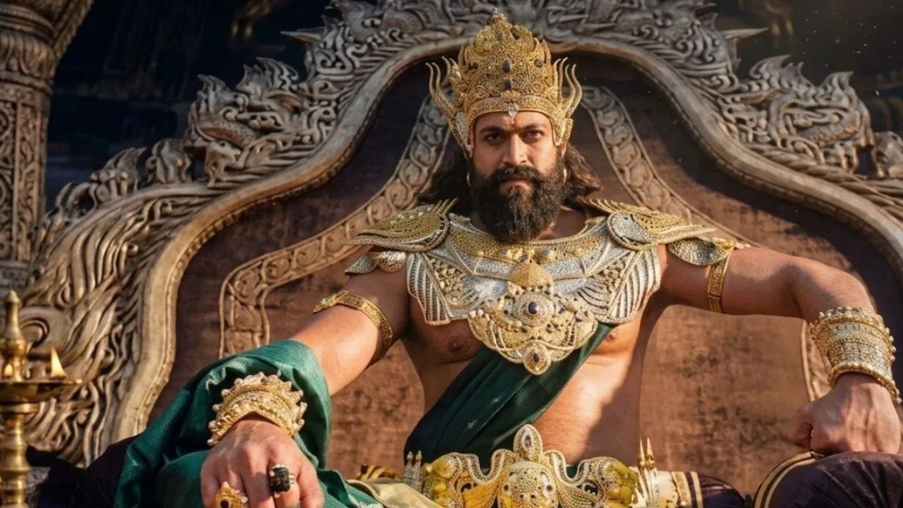 યશ : કન્નડ સુપરસ્ટાર યશે આ બે ભાગની મહાકાવ્ય ફિલ્મના દરેક ભાગમાં રાવણની ભૂમિકા માટે ₹50 કરોડ ફી લીધી છે, જેનાથી તેમનું કુલ ફી ₹100 કરોડ થઈ ગયું છે. આ ફી તેમણે KGF: પ્રકરણ 1 અને ચેપ્પટર- 2 માટે લીધેલા ₹30–35 કરોડ ફી કરતાં નોંધપાત્ર રીતે વધારે છે.