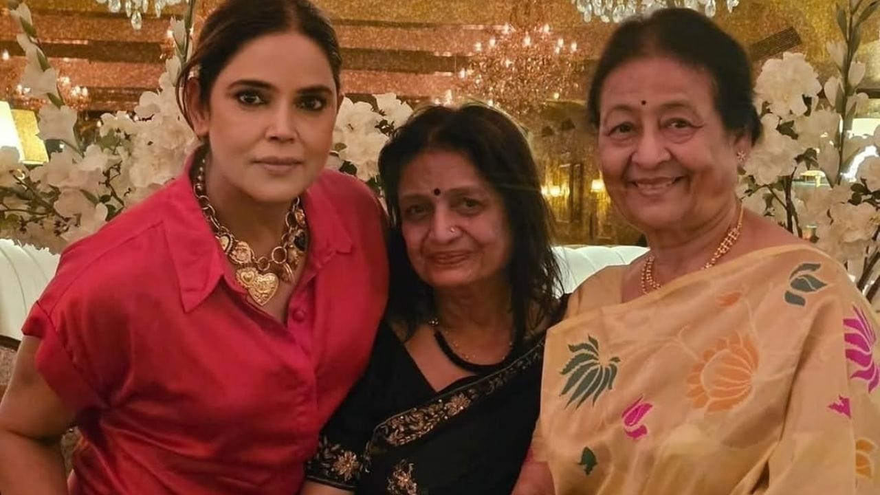 તેમણે પ્રાથમિક શિક્ષણ અમદાવાદની અંકુર સ્કૂલમાંથી મેળવ્યું. શાળાકીય શિક્ષણ પછી, રોયે હોટેલ મેનેજમેન્ટનો અભ્યાસ કર્યો. અભ્યાસ પૂર્ણ કર્યા પછી, તેઓ મુંબઈ ગયા અને ફિલ્મ નિર્માતા સુભાષ ઘાઈના ઘરે રહ્યા હતા.