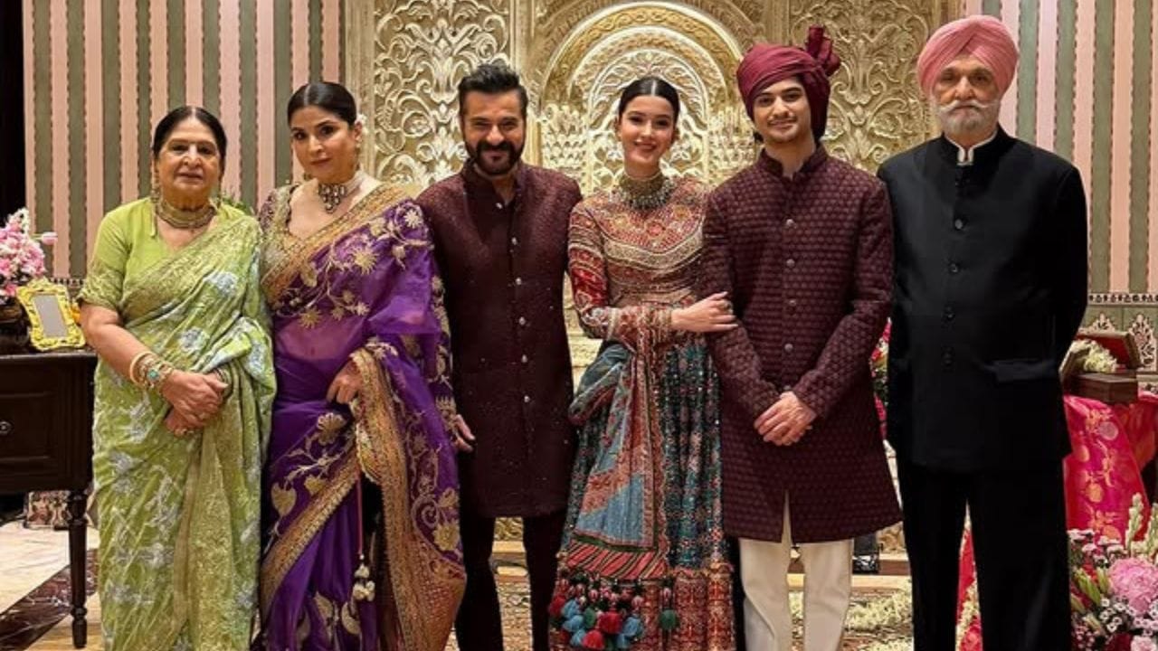શનાયા કપૂર પણ હવે ફેશન જગતમાં એક જાણીતું નામ બની ગઈ છે.