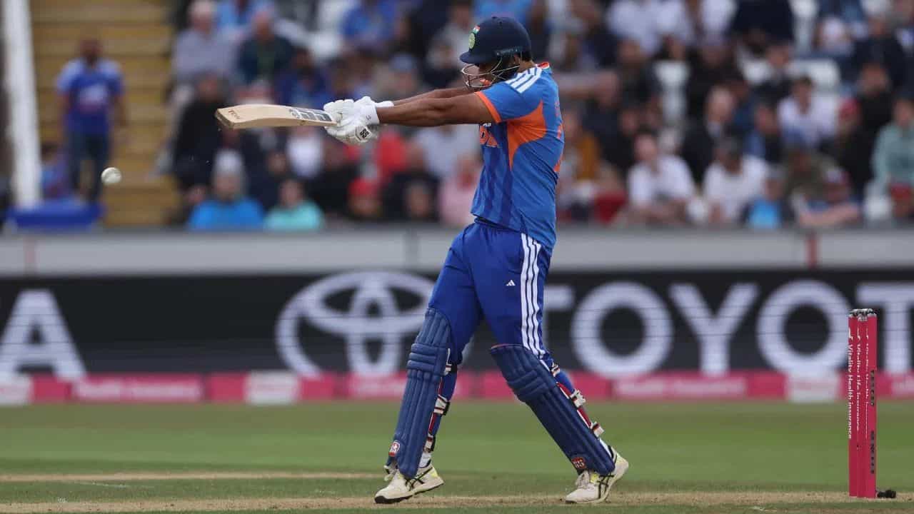 Breaking News: IND vs ENG સિરીઝ વચ્ચે ટીમ ઈન્ડિયામાં મોટો ફેરફાર, 2 વર્ષ બાદ આ ખેલાડીની ODI ટીમમાં વાપસી