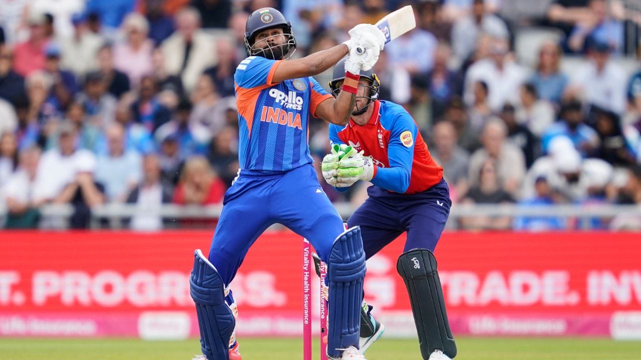 Team India Under Shreyas Iyer : જાણે ટીમ ઈન્ડિયાનો કેપ્ટન મેચ જીતવાનું ભુલી ગયો છે. આવું શ્રેયસ અય્યરને લાગે છે. ત્યારે તો ટીમ ઈન્ડિયા ખરાબ રીતે એકબાદ એક મેચ હારી રહી છે. હવે તો એવું થયું છે જે છેલ્લા 7 વર્ષમાં થયું ન હતુ. આવું બ્રિસ્ટલમાં ઈંગ્લેન્ડ વિરુદ્ધ મળેલી હાર બાદ થયું છે.