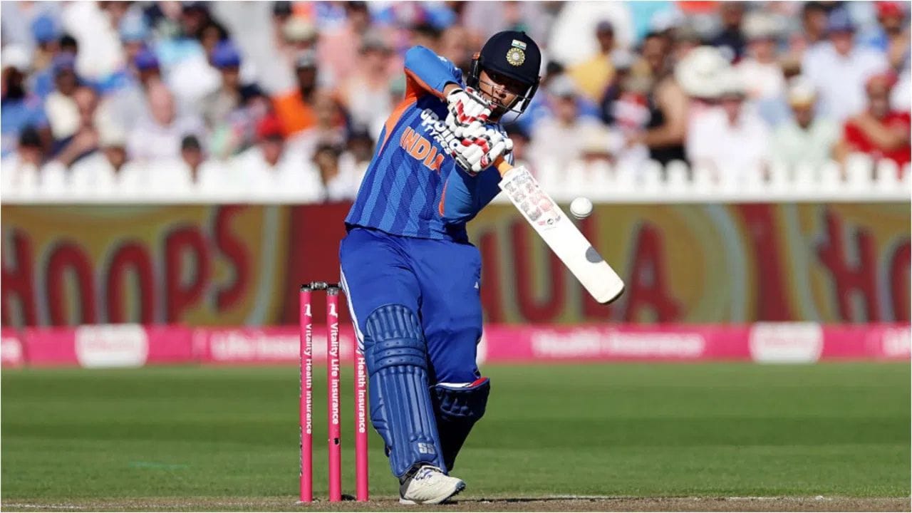 ઇંગ્લેન્ડ સામેની ત્રણ T20 મેચમાં વૈભવ સૂર્યવંશી 14, 13 અને 15 રન જ બનાવી શક્યો છે. તેના પ્રદર્શન બાદ સોશિયલ મીડિયા પર તેની ટેકનિક અને પસંદગી અંગે સવાલો ઉઠી રહ્યા છે.