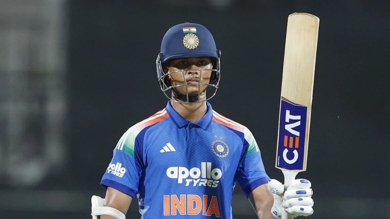 ODI વર્લ્ડ કપ પહેલા ભારતીય ટીમ લગભગ 20 ODI મેચ રમશે. આ બધી મેચોમાં ઓપનર તરીકે જયસ્વાલને તક આપવાનો પ્રયાસ છે. ભારતની આગામી ODI શ્રેણી વેસ્ટ ઈન્ડિઝ સામે છે, અને જયસ્વાલ આ શ્રેણીમાં રોહિત શર્માનું સ્થાન લેશે. આ પછી ન્યૂઝીલેન્ડનો પ્રવાસ અને શ્રીલંકા-ઝિમ્બાબ્વે સામે ODI શ્રેણી યોજાશે. (PC:PTI/X)