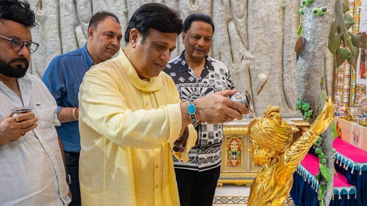 સાંસ્કૃતિક ઓળખ અને વિશેષતા : Ahuja અટક મહેનત, ઉદ્યોગસાહસિકતા, શિક્ષણ પ્રત્યેની પ્રતિબદ્ધતા અને સામાજિક જવાબદારી માટે જાણીતી છે. ભલે સમય સાથે જીવનશૈલી અને વ્યવસાયોમાં પરિવર્તન આવ્યું હોય, પરંતુ પરિવાર પ્રત્યેનો લગાવ, પરંપરાઓનું જતન અને સમાજમાં સકારાત્મક યોગદાન આપવાની ભાવના આજે પણ Ahuja પરિવારોની વિશેષ ઓળખ ગણાય છે. આ કારણોસર Ahuja અટક ઉત્તર ભારતની પ્રતિષ્ઠિત અને ઐતિહાસિક અટકોમાંની એક માનવામાં આવે છે. All credit : Instagram