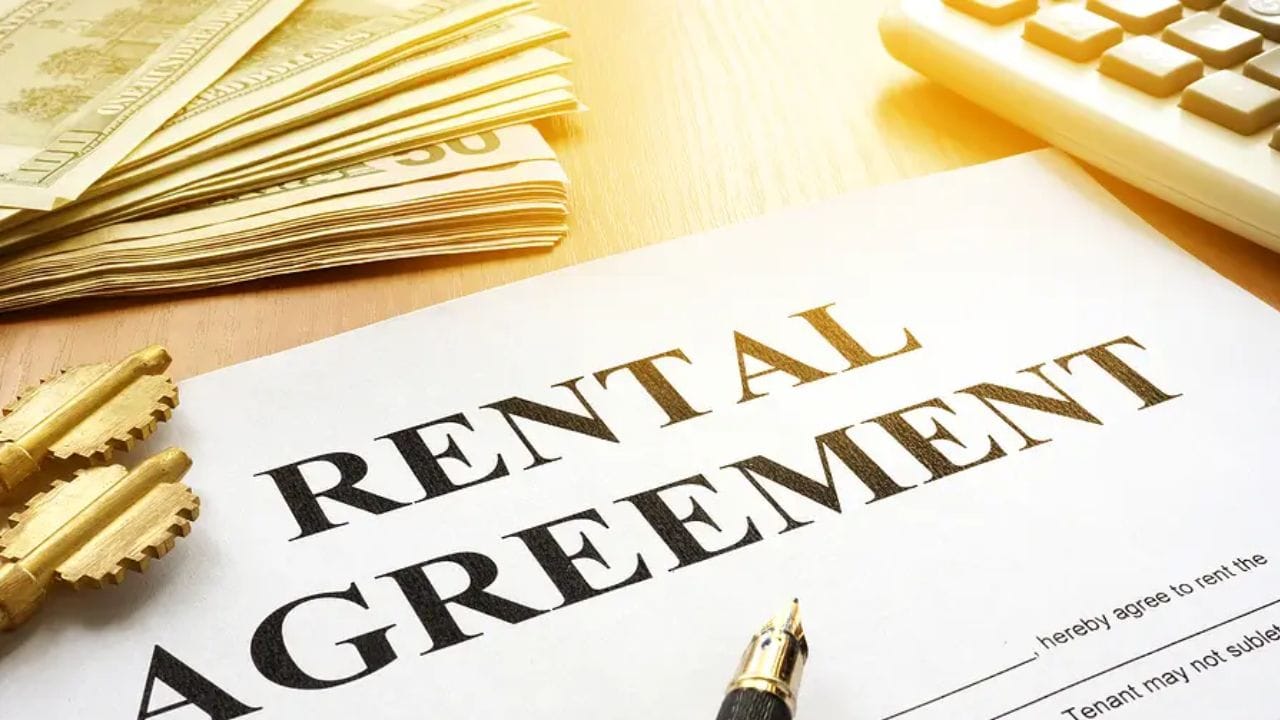 Rental Agreement : શું તમે ભાડાના મકાનમાં રહો છો અને આખા 12 મહિના માટે ભાડું ચૂકવો છો? શું તમે ક્યારેય વિચાર્યું છે કે તમારા ઘર માટેનો એગ્રિમેન્ટ ફક્ત 11 મહિના કે 11 મહિના અને 29 દિવસનો જ કેમ બનાવવામાં આવે છે? શું 11 મહિનાનો કરાર સમાપ્ત થયા પછી તમારે ઘર ખાલી કરવું પડી શકે છે? જો આ પ્રશ્નો તમારા મનમાં આવ્યા હોય, તો આ લેખ તમારા માટે છે.